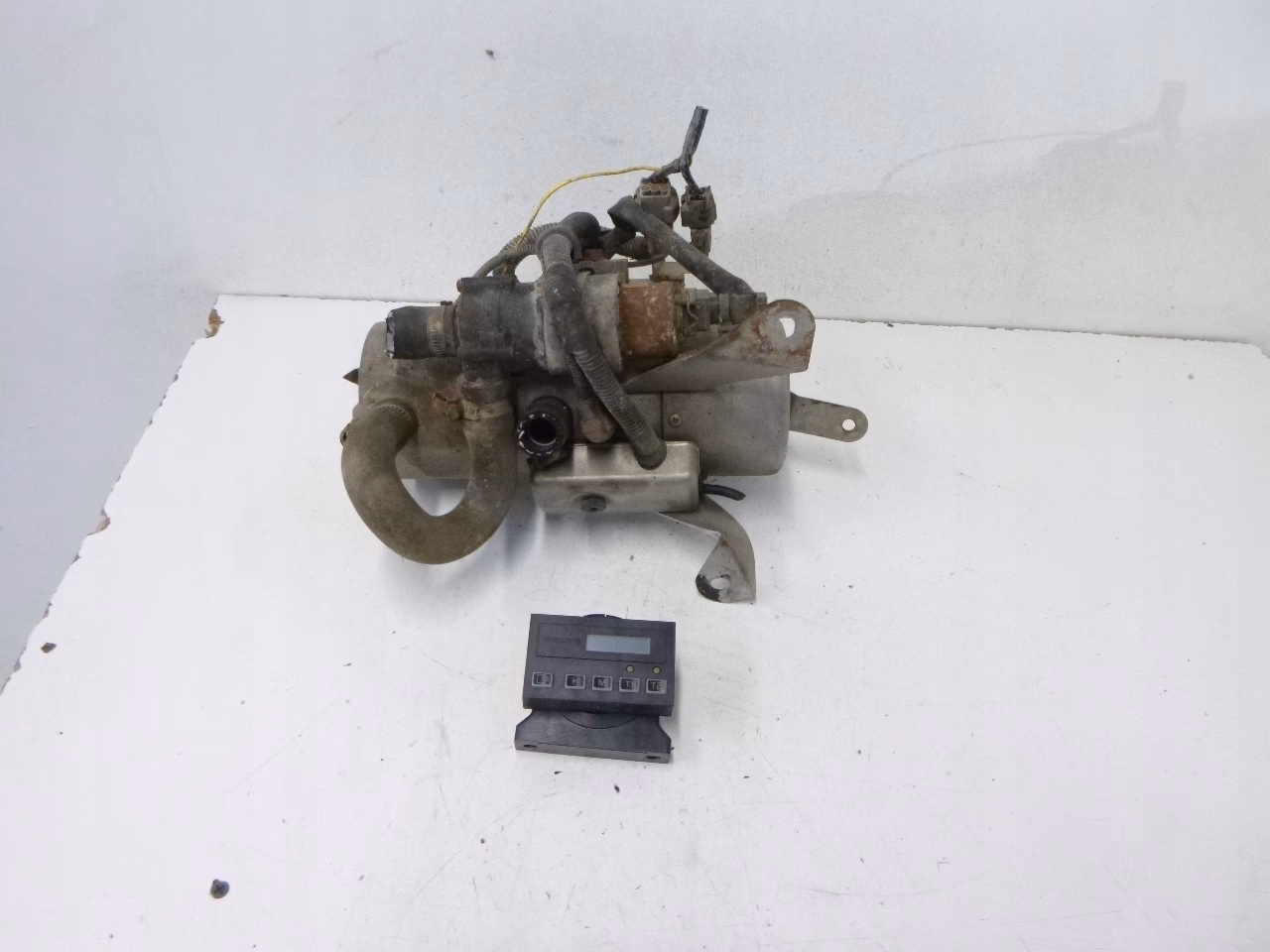 Czy Volvo V40 ma ogrzewanie postojowe?