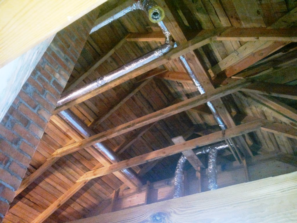 Czy dom drewniany jest lepszy od murowanego?