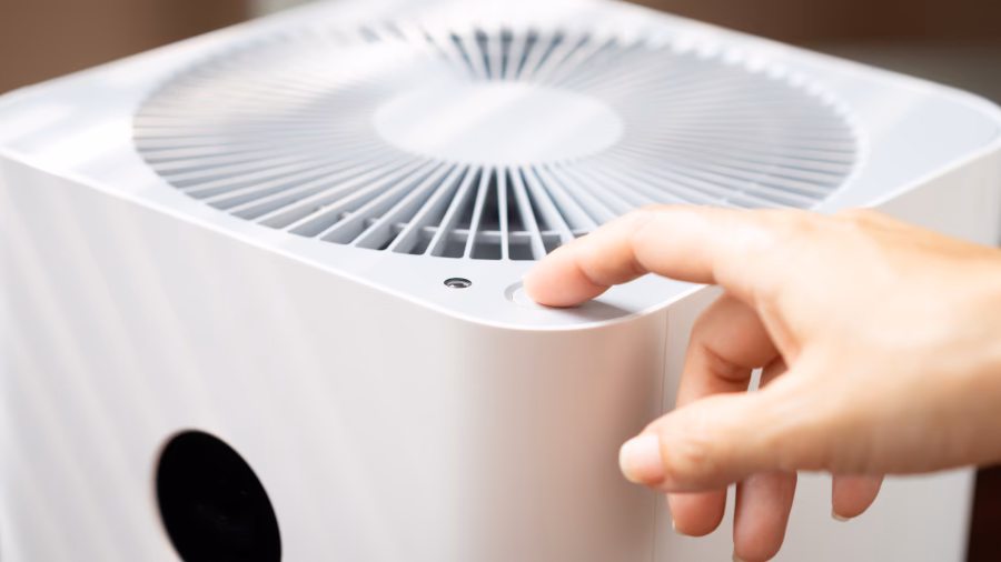 Jak oczyścić powietrze w domu z dymu papierosowego?