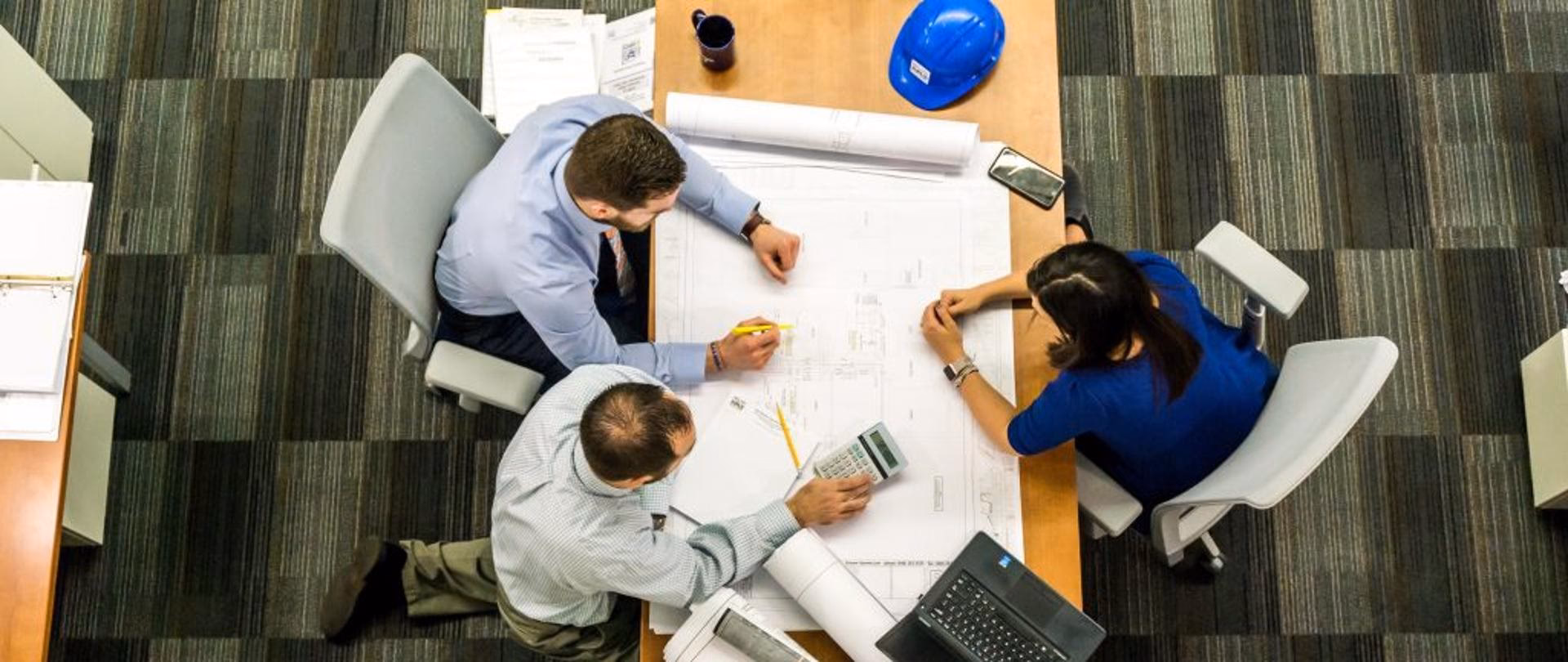 Z jakiego przepisu prawa wynika obowiązek uzgodnienia projektu budowlanego z rzeczoznawcą ds sanitarno-higienicznych?