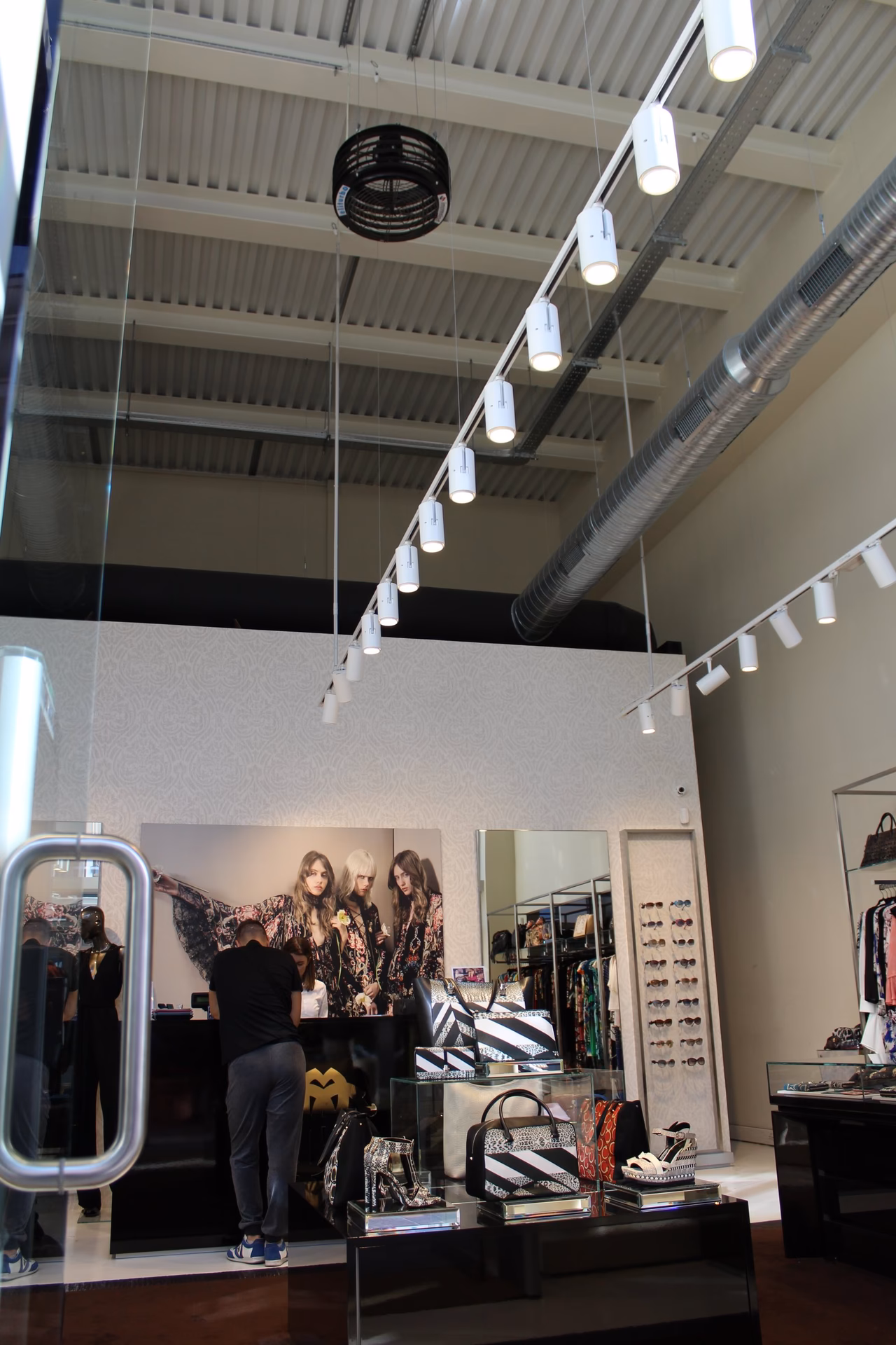 Jakie są przepisy OSHA dotyczące salonów fryzjerskich?