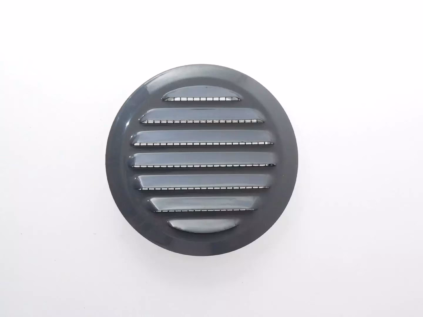 Czy metalowe otwory wentylacyjne są lepsze od plastikowych?