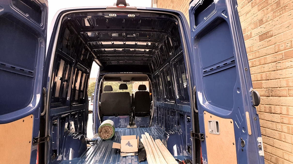 Co na podłogę w kamperze?