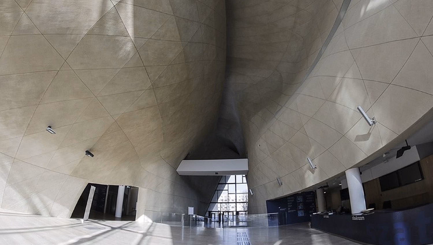 Do czego nawiązuje Polin w Bridgertonach?