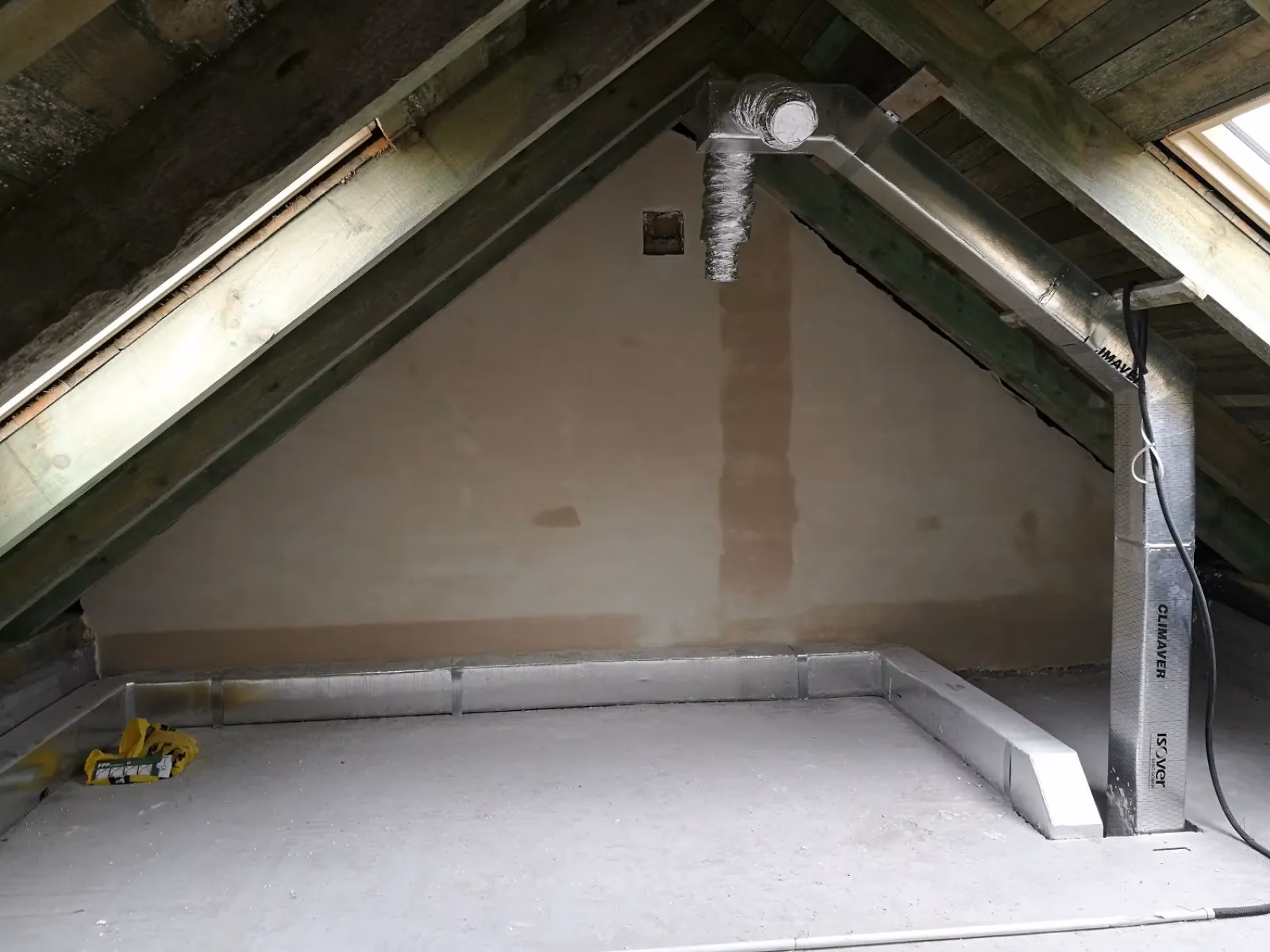 Czy można wyprowadzić wentylację na strych?