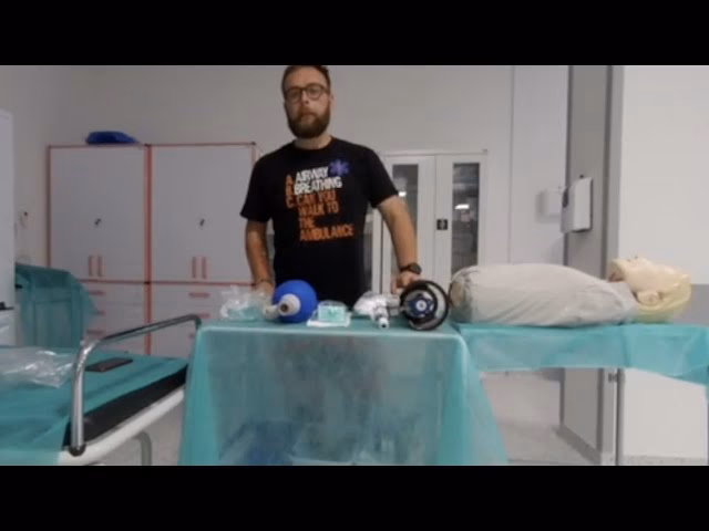 W przypadku wentylacji pacjenta z bezdechem przy użyciu maski z workiem samorozprężalnym, każdy oddech należy podawać jednorazowo.?