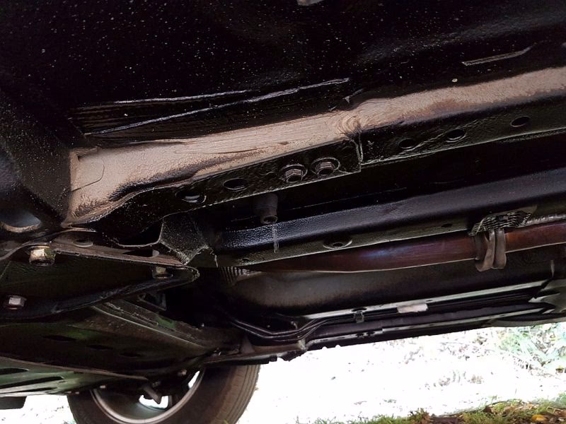 Co oznacza woda z klimatyzacji pod samochodem?