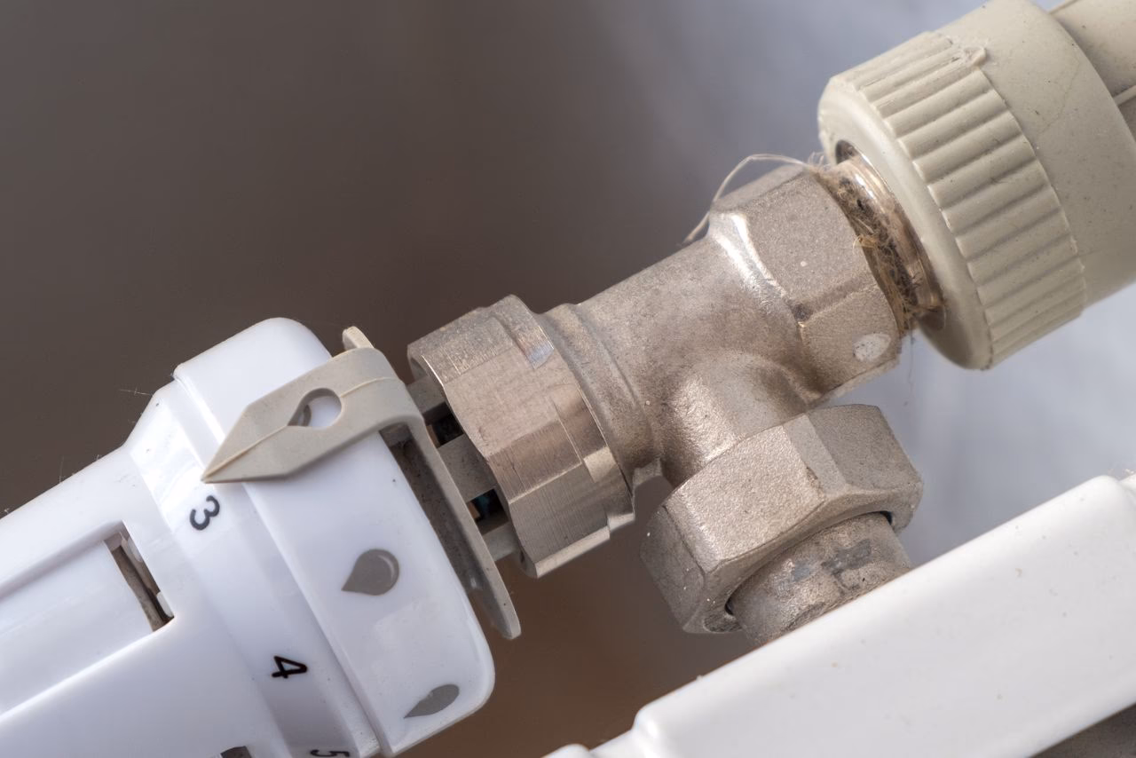 Jakie są wady zaworów termostatycznych?